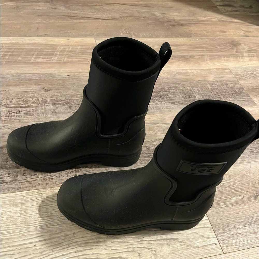 Women’s UGG Droplet Rain Boots Size 8